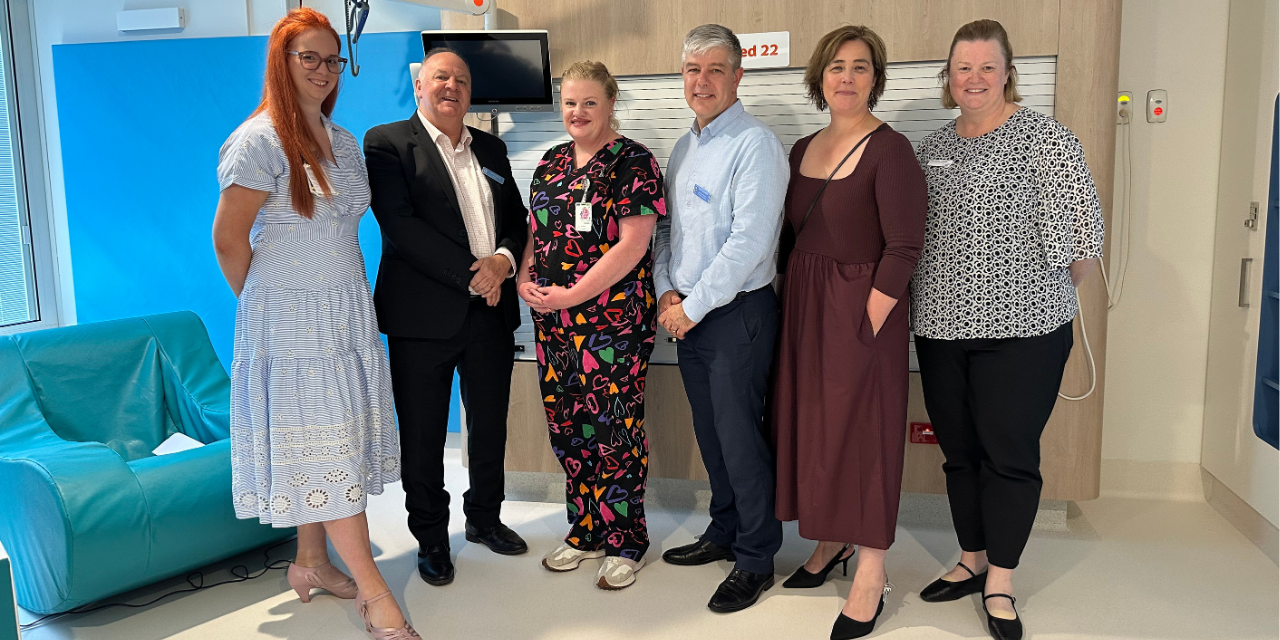 6 people smiling and standing in a clinical space